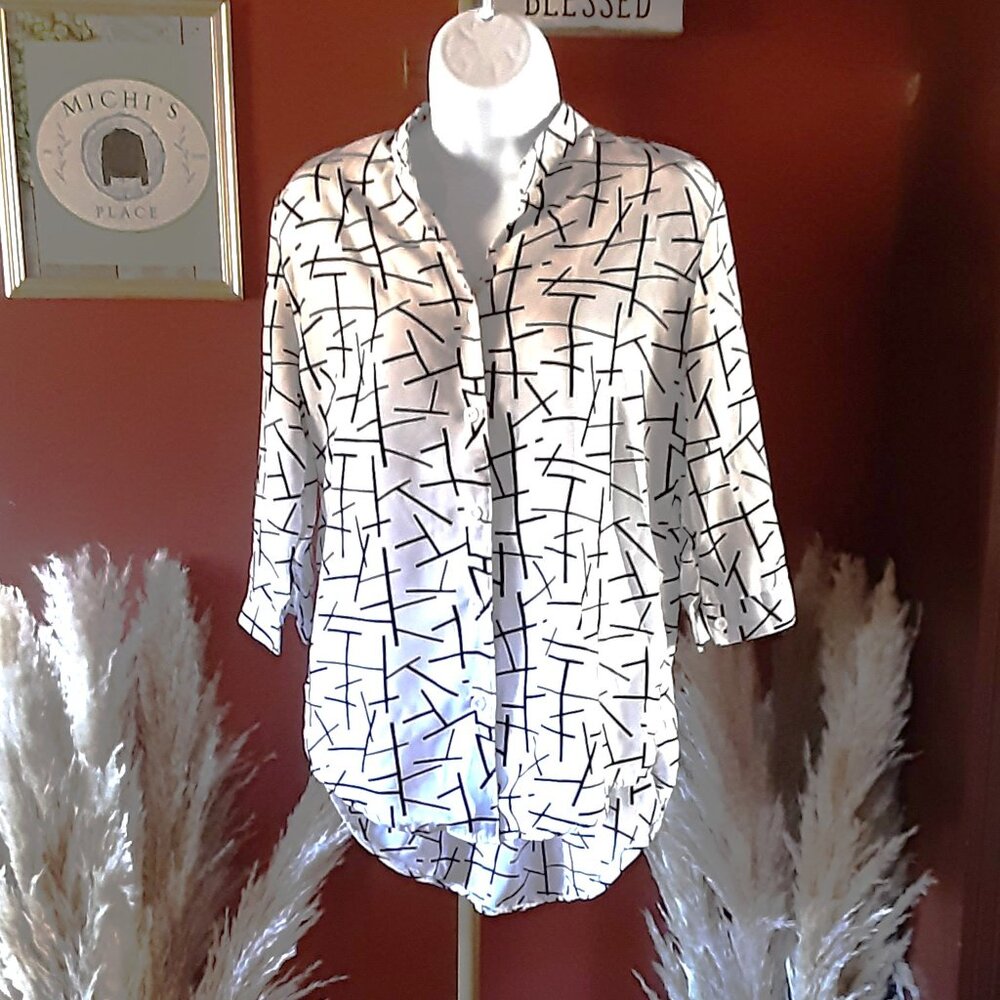 Blouse White with geometric Black Lines